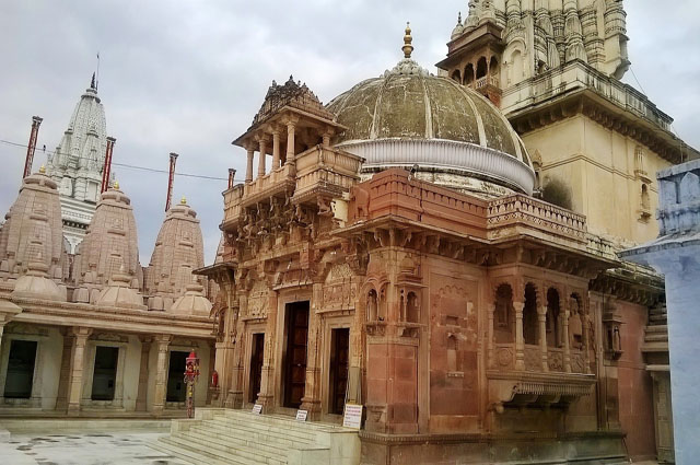 Shri Digambar Jain Atishaya Kshetra in Maksi Madhya Pradesh